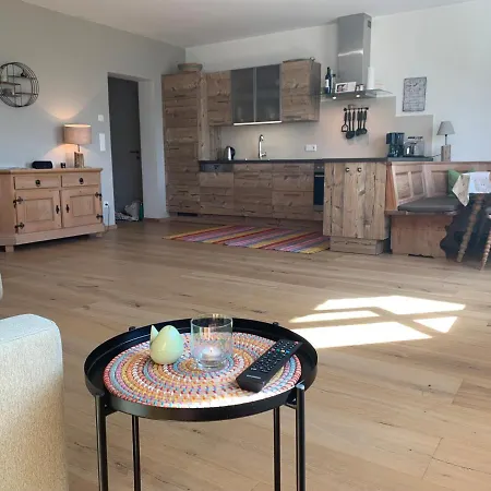 Bergtraeume Mit Seeblick Appartement