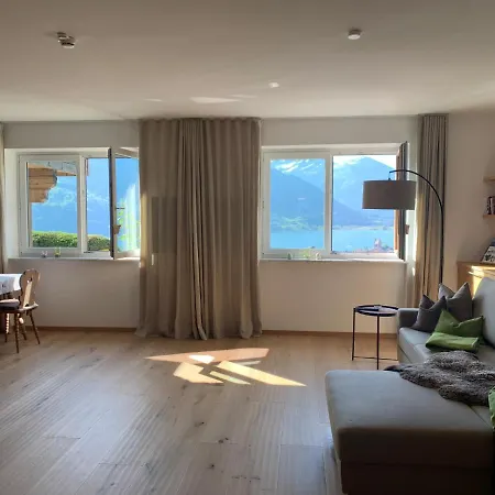 Bergtraeume Mit Seeblick