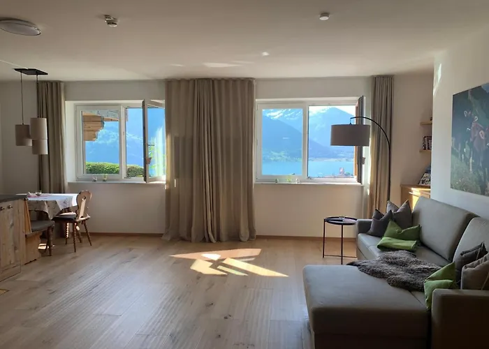 Bergtraeume Mit Seeblick